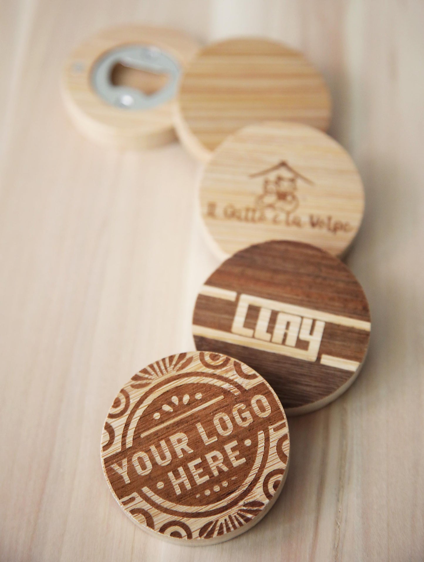 Apribottiglie in legno personalizzato: regalo perfetto per tutte le feste!