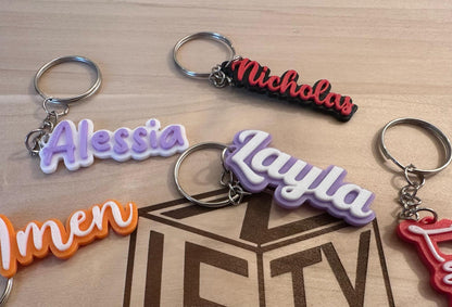 Portachiavi con nome personalizzato stampato in 3D – Regalo personalizzato in PLA – Etichetta per bagaglio, ciondolo per zaino, bomboniera, etichetta con nome scolastico