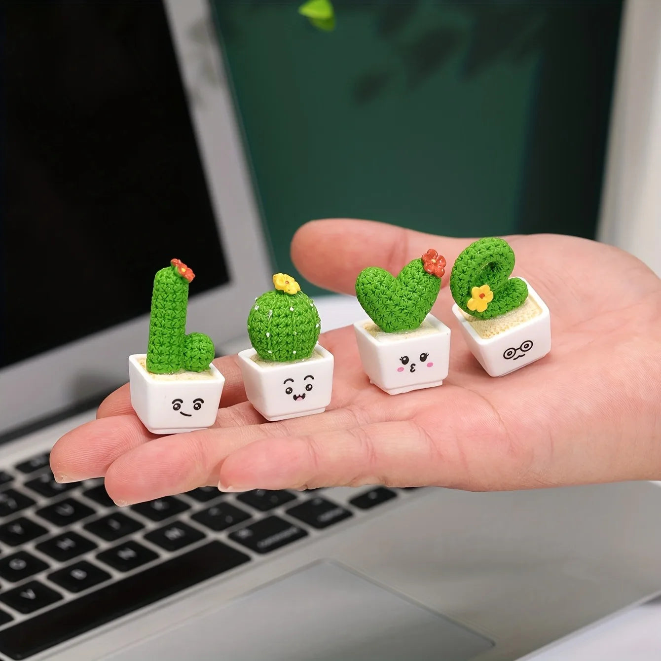 Set 4-pezzi “Love & Cactus” – Statuette in Resina per Interni e Tavoli