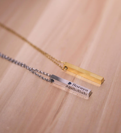 Collana con barra incisa personalizzata – Ciondolo a 4 lati – Regalo in acciaio inossidabile – Personalizzato per lui e per lei – Regalo per mamma e papà – Festa della mamma
