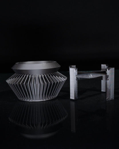 Quano Planter – Moderno vaso geometrico stampato in 3D con supporto e drenaggio, arredamento contemporaneo per la casa